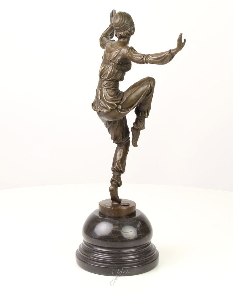 Bronzeskulptur tanzende Frau auf Marmorsockel Bronze Figur Statue in Centrum