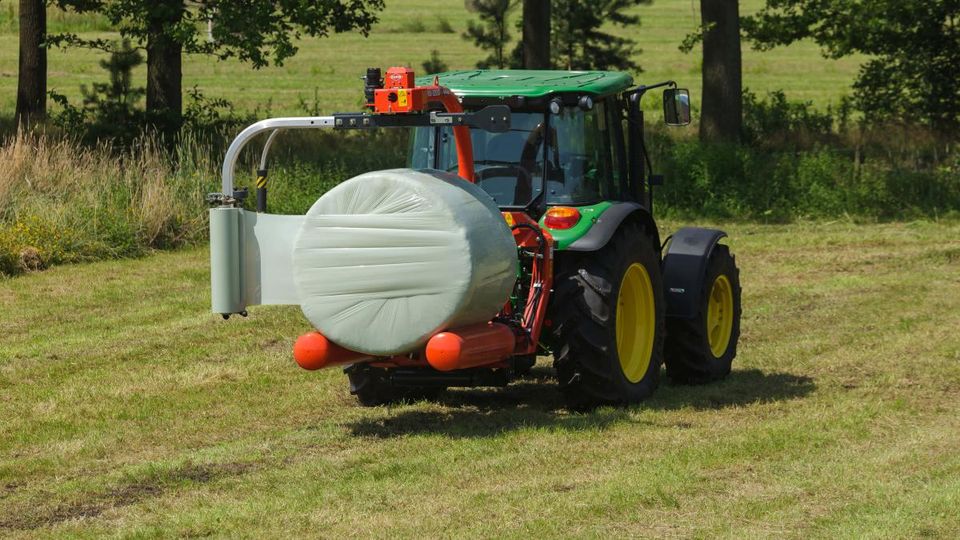 Kuhn Rundballenwickler RW 1200 C Wickler Ballen Heu in Wipfratal