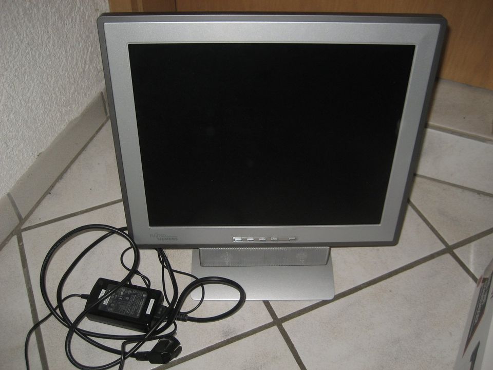 Fujitsu Siemens Retro Monitor 17“ Model 780 Bildschirm Lautsprech in Birkenheide