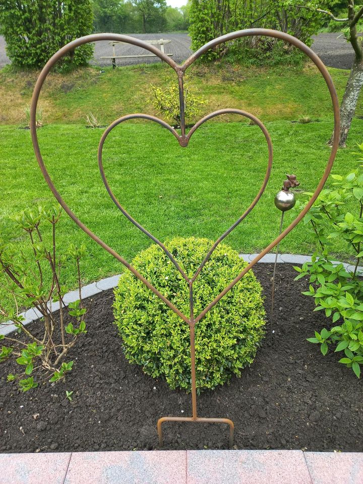 Herz aus Metall - Gartenstecker - Dekoration Garten in Schinkel