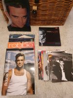 ZU VERSCHENKEN Robbie Williams Sammlung Kalender Poster Buch Nordrhein-Westfalen - Bad Salzuflen Vorschau