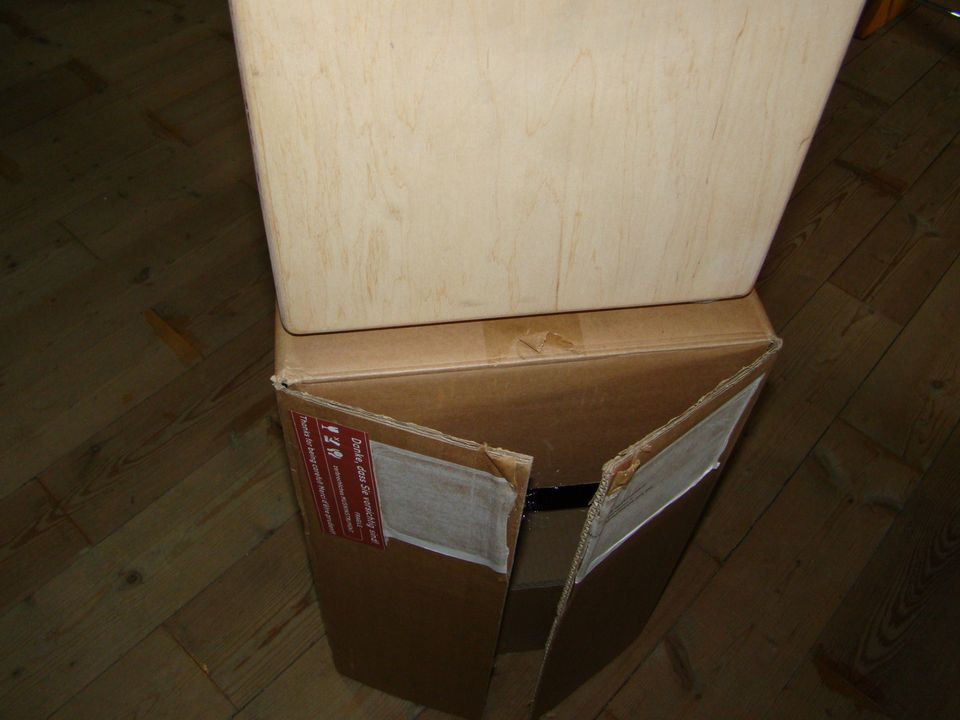 Cajon mit Mikrofon in Jessen (Elster)