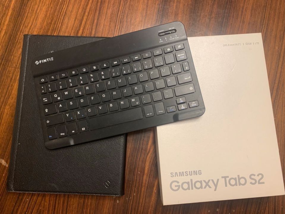 Samsung Galaxy Tab S2 in weiß mit OVP und Keyboard in Frankfurt am Main