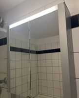 Spiegelschrank Badezimmer mit Beleuchtung und Steckdose Berlin - Tempelhof Vorschau