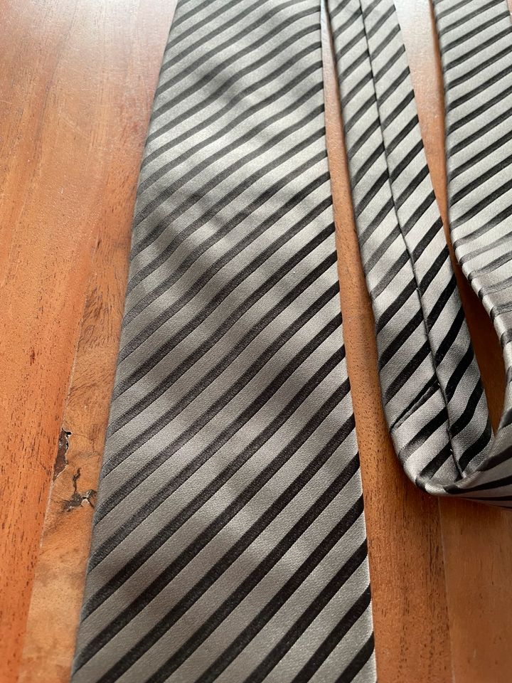 Olymp Krawatte braun/schwarz/beige gestreift in Velbert