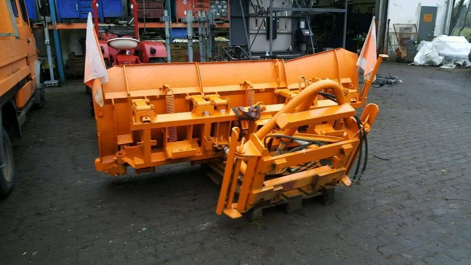 Schneepflug Schmidt Beilhack Winterdienst Schneeschild Unimog in Quirnbach Westerwald