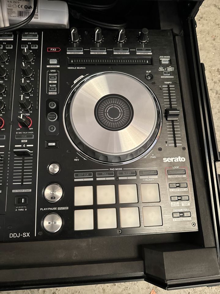 Serato DDJ-SX mit Case in Dernbach