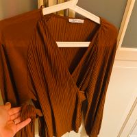 Zara Langarmige Bluse Terracotta 38 mit schleifen Bündchen Hamburg Barmbek - Hamburg Barmbek-Nord Vorschau