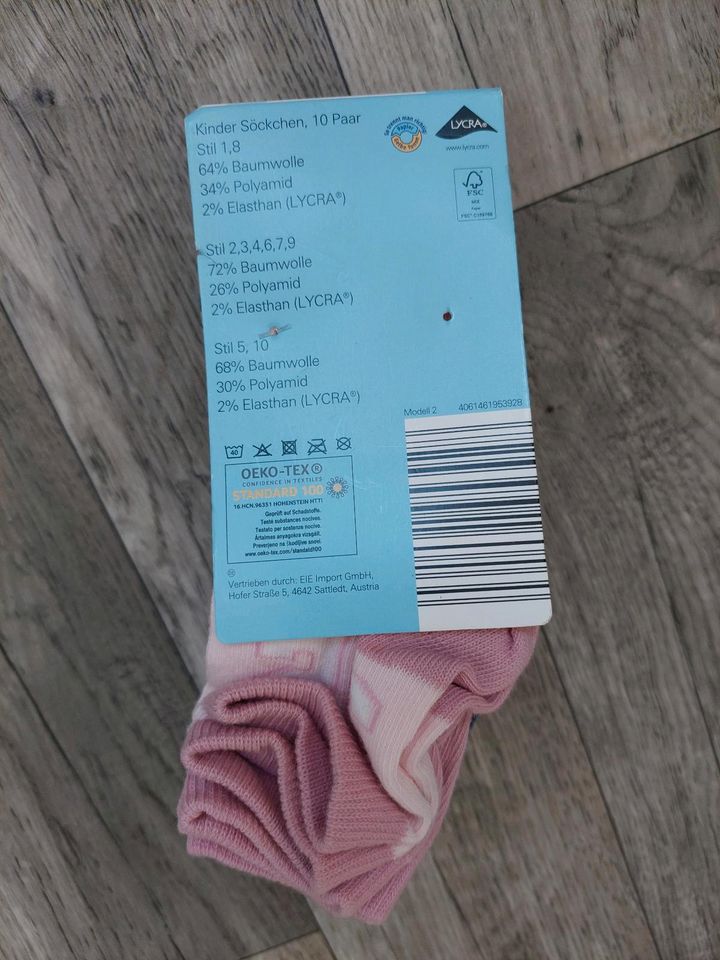 Socken in Größe 23-26 in Halle