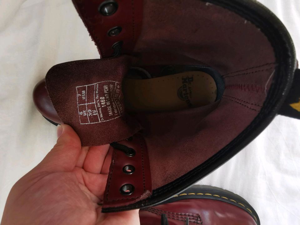 Dr. Martens Stiefel dunkel rot in Hannover