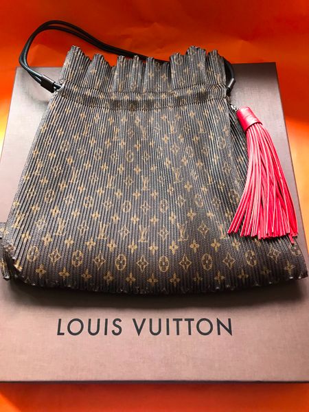 Louis Vuitton Explorer GM Handtasche aus Monogram Canvas Plissee in Hessen  - Wiesbaden