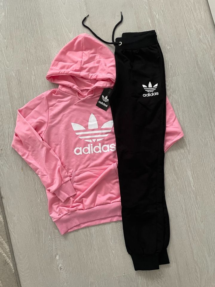 Adidas Trainingsanzug S in Pinneberg