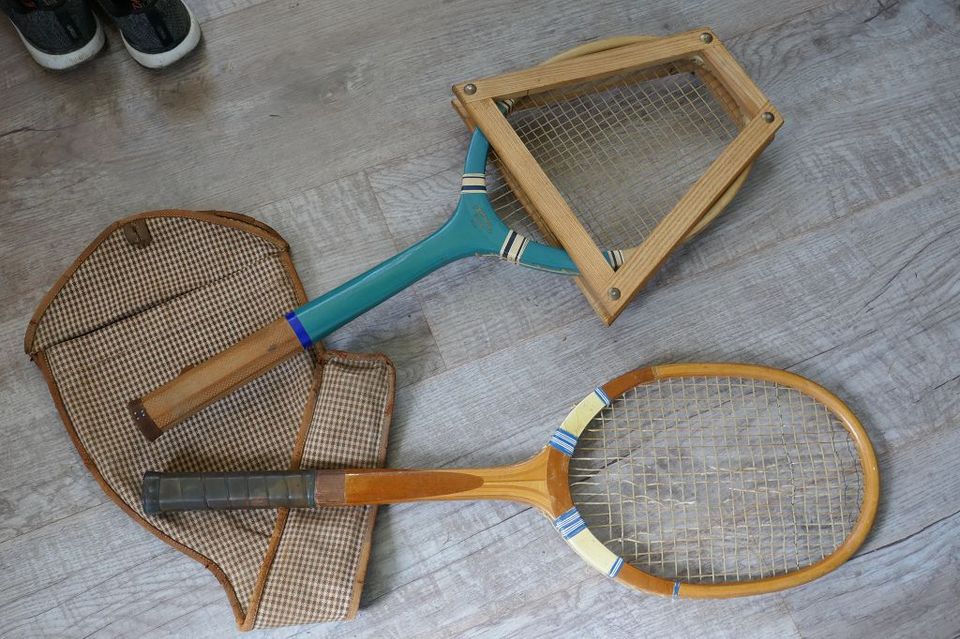 2 Stück alte Tennisschläger Vintage Dekoration in Bad Reichenhall