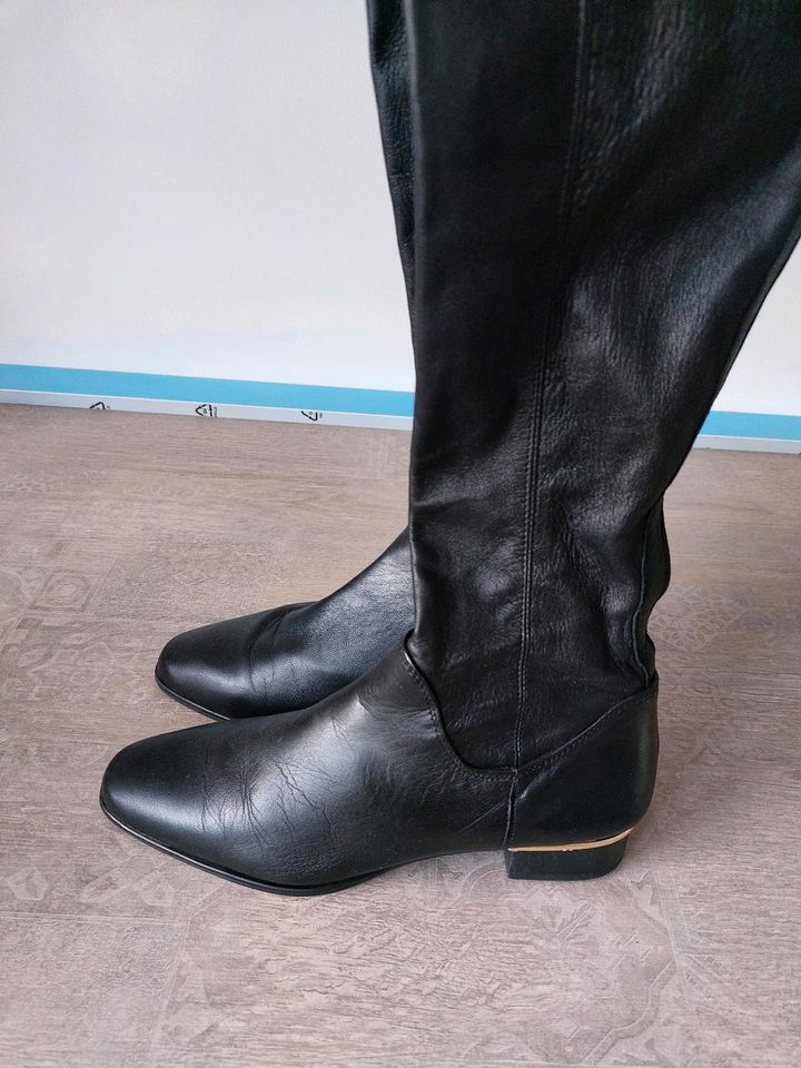 Massimo Dutti o. ZARA Overknee Stiefel Leder schwarz gr. 39 neuw in Menden