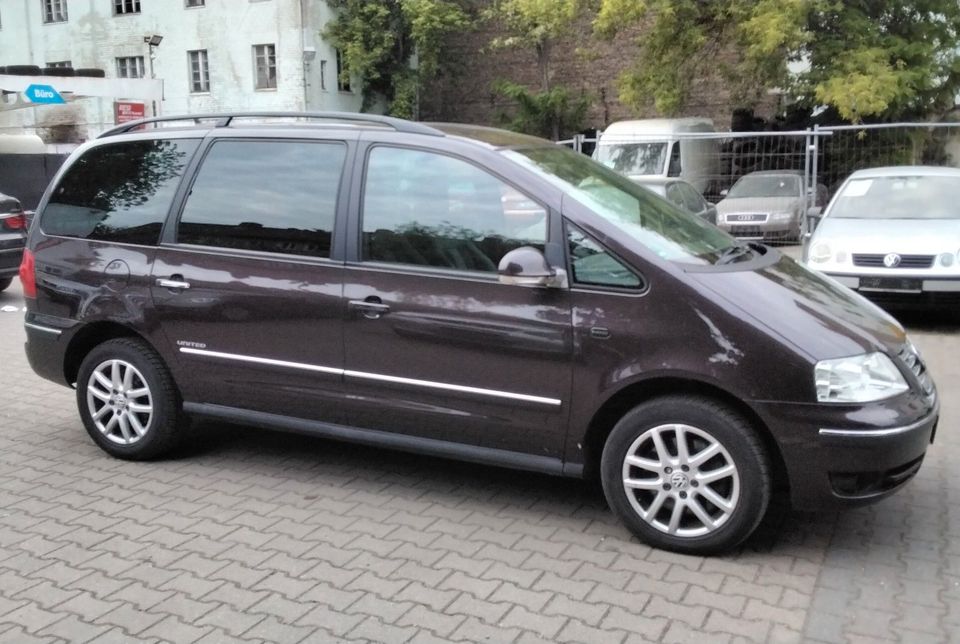 Volkswagen Sharan Trendline  Automatikgetriebe  7-Sitzer in Berlin