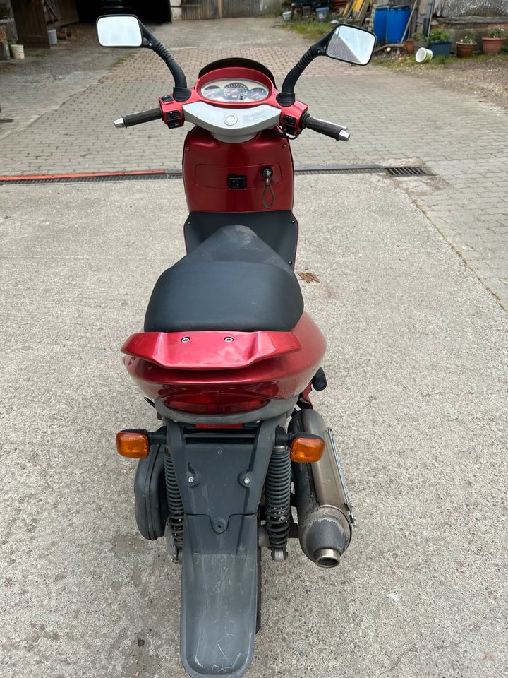 Roller Aprilia 125ccm in Buch