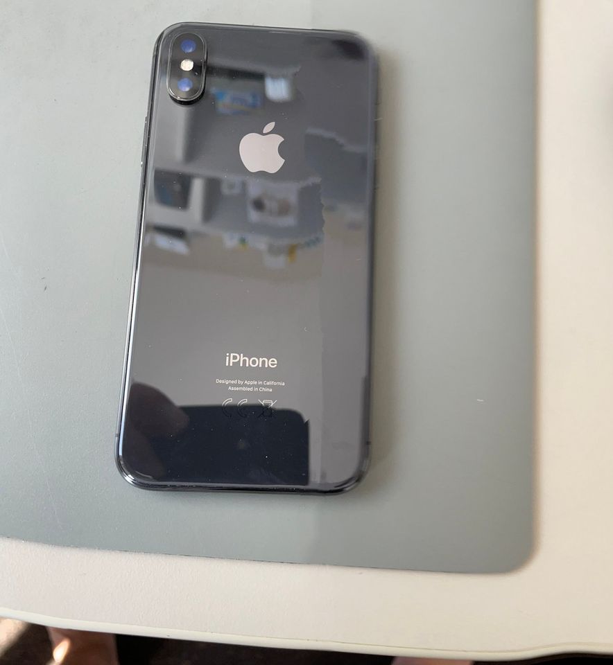 Apple iPhone X 64GB Batterie 85% Wie neu ! in Lemgo