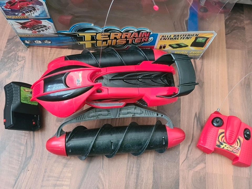 Hot Wheels RC Red Terrain Twister in Köln