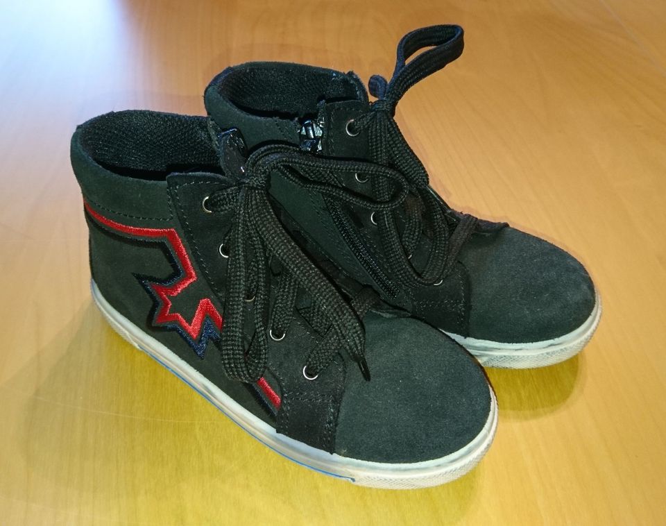 MK hohe Sneaker High Schuhe Wildleder schwarz mit rotem Stern 29 in Frankfurt am Main
