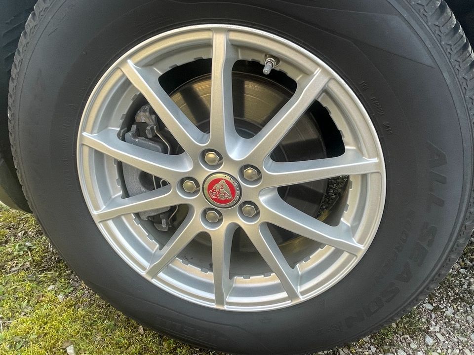 Original Jaguar E-Pace 17 Zoll Alufelgen mit Pirelli Scorpion in Holzkirchen Unterfranken