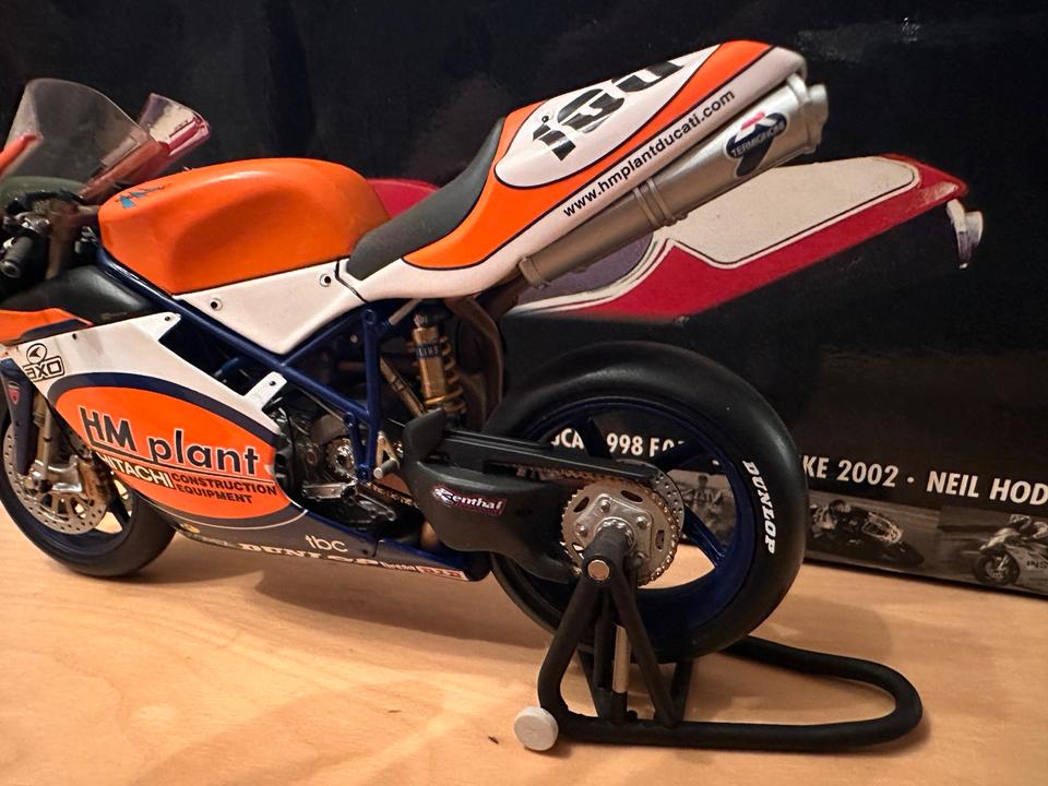 Ducati 998 F01 Superbike 2002 Neil Hodgson Minichamps 1:12 Ducati 998 F01 Superbike 2002 Neil Hodgson Minichamps 1:12