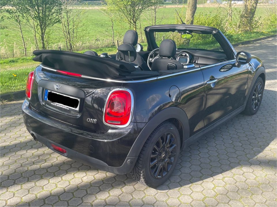 Mini One Cabriolet, schwarz in Detern