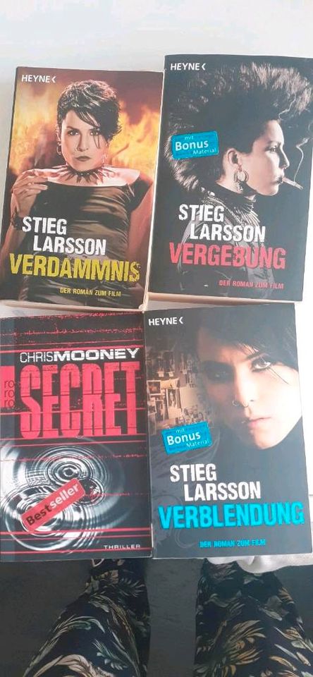 6 Bücher/ 3 v.Stieg Larsson zus. 5€ in Mayen