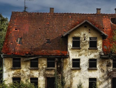 Suche Haus,,Bauernhaus,Abrisshaus.Mehrfamilienhaus. in Nürtingen