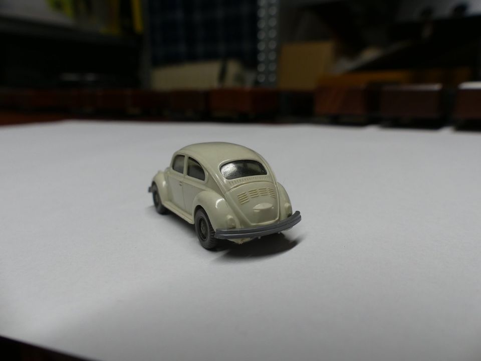 WIKING VW Käfer 1300 cremeweiß 1:87 (H0) in Walluf