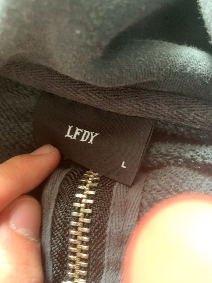 LFDY zipper in dunkelgrau in München