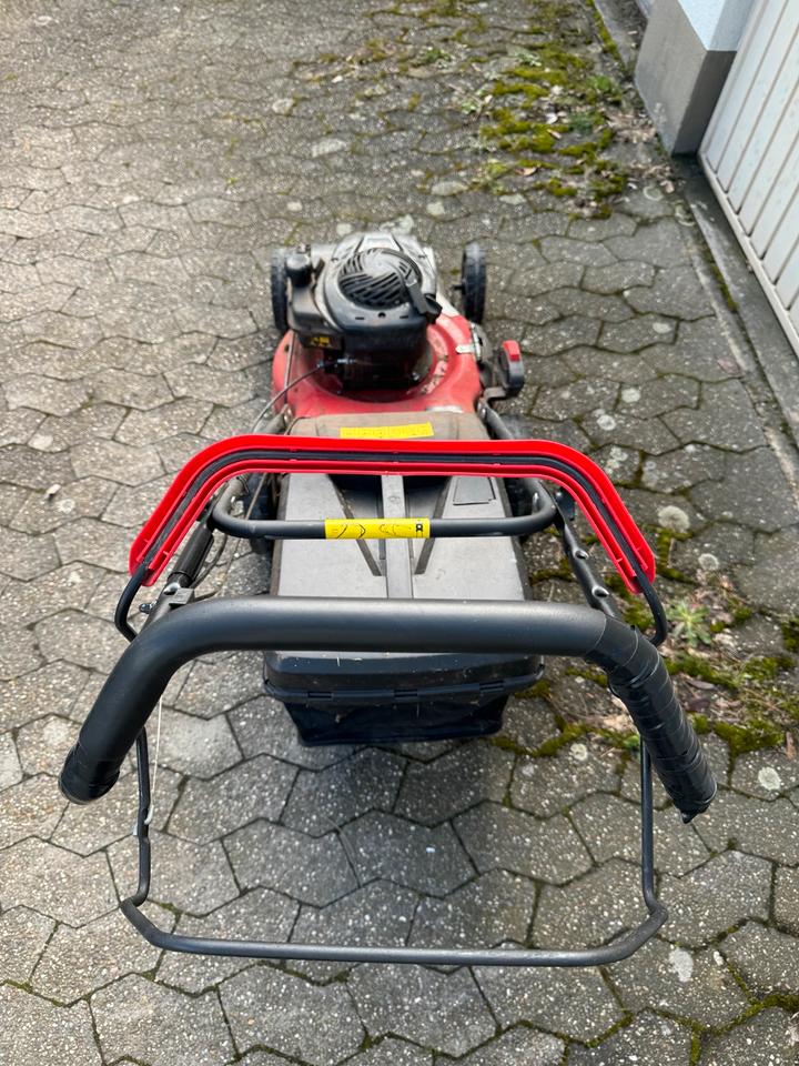Benzinrasenmöher mit Antrieb Briggs & Stratton 500 Series Motoer in Neuss