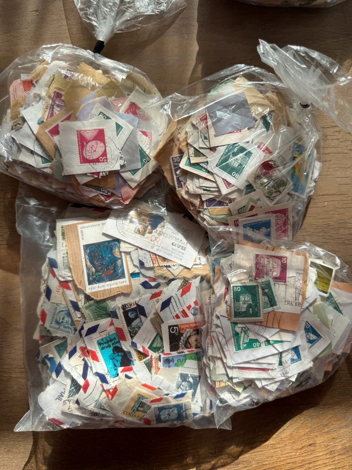 Sammlung ca. 14k/6kg Briefmarken 10€/kg - USA, Deutschland, uvm. in Bamberg