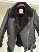 schwarze Winterjacke von Zara Niedersachsen - Hammah Vorschau