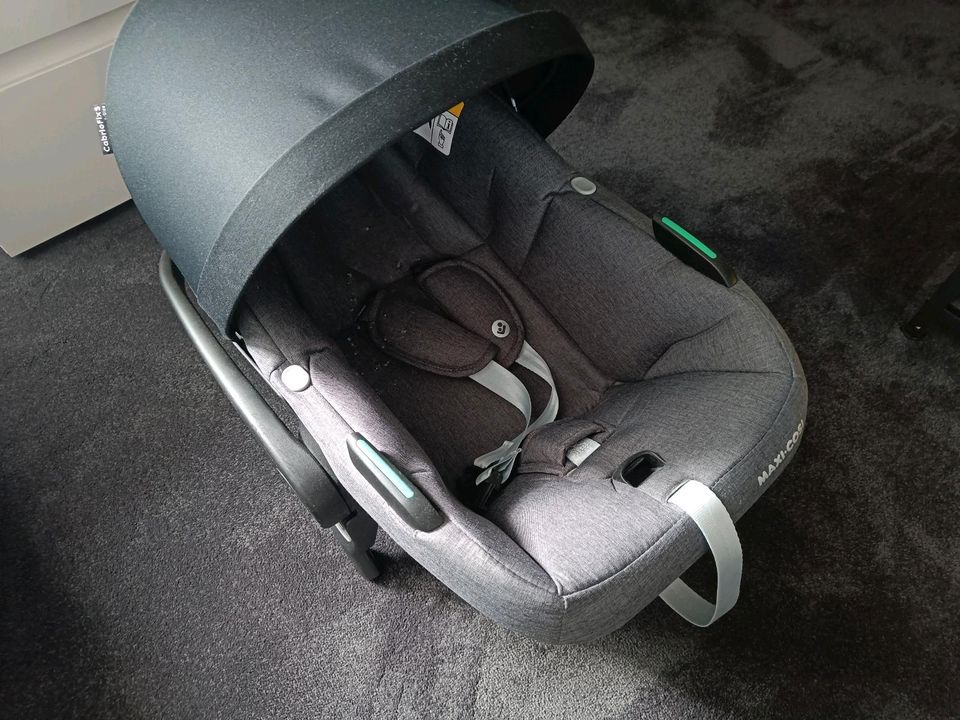 Maxi Cosi Autoschale + Isofix in Frankfurt (Oder)