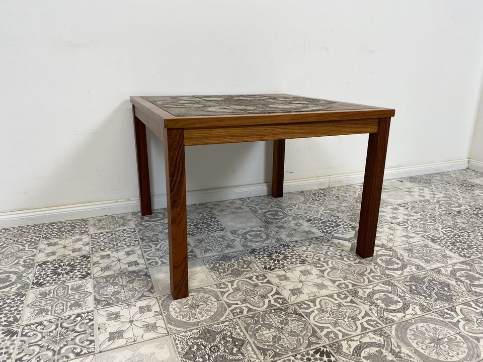 WMK Hübscher und gut erhaltener skandinavischer Couchtisch mit kunstvoll  gestalteten Fliesen - Tisch Wohnzimmertisch Beistelltisch Blumenbank  Fliesentisch Vintage Mid-Century - Lieferung möglich in  Friedrichshain-Kreuzberg - Friedrichshain | eBay ...