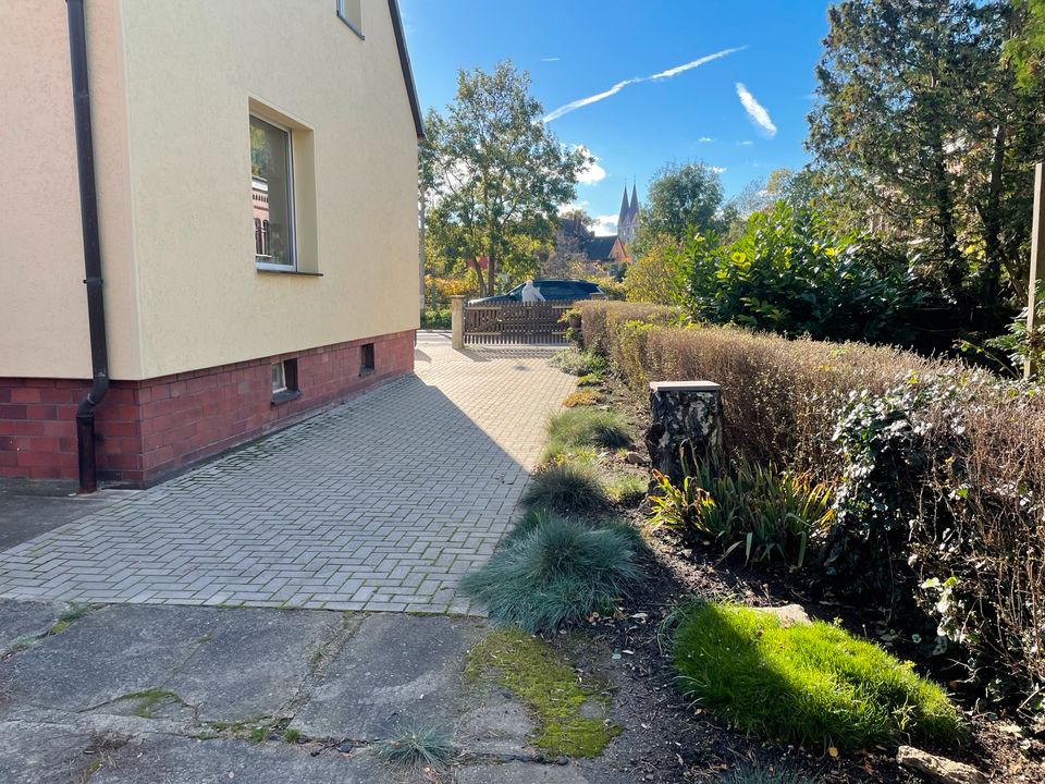 Doppelhaushälfte mit Nebengebäude und Garten in Halberstadt