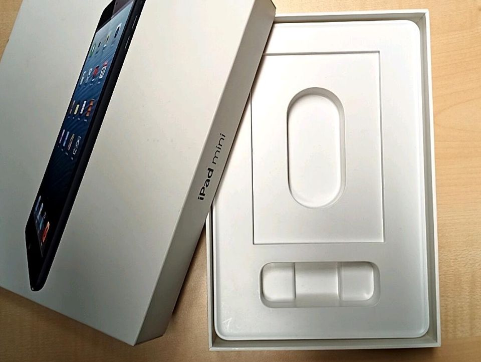 Verpackung von einem iPad Mini (Nur die Verpackung) in Wipperfürth