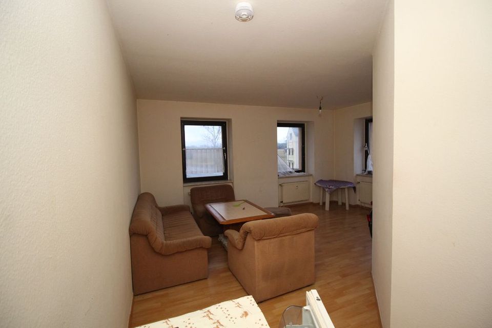 Beräumung und Renovierung möglich - Individuelle 3-Zimmer-Wohnung im Erdgeschoss zu vermieten! in Mehltheuer Vogtl
