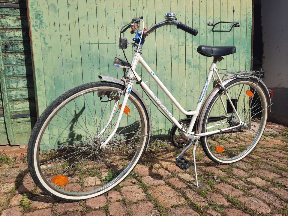 Weißes Fahrrad | Damenrad | Stadtrad der Marke "Toscana" in Siefersheim