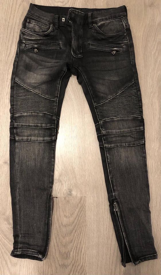 mnml Jeans schwarz Gr 28 in Niederzier