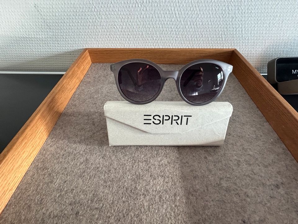 Esprit Sonnenbrille in Matt grau Retro Vintage in Dresden