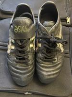 Asics Fußballschuhe aus Leder mit 6 Schraubstollen. Größe 41. Hessen - Romrod Vorschau