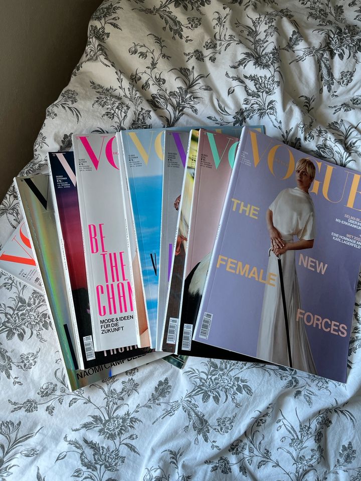 Vogue Magazine Juni 2022 bis Mai 2023 in Steinweiler Pfalz