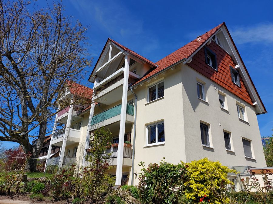 Geismar: Moderne und ruhig gelegene 2-Zimmer-Hochparterre-Wohnung mit Fahrstuhl und Balkon in Göttingen