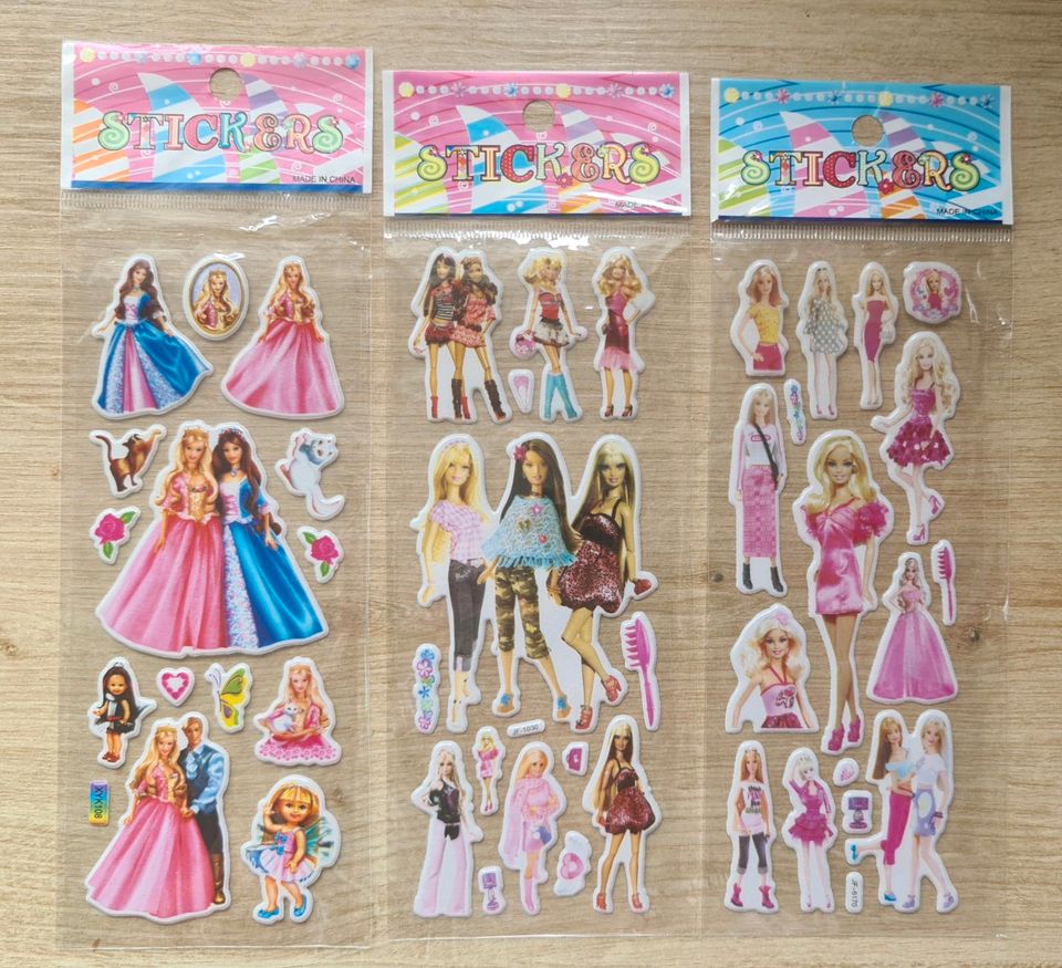 Verschiedene Stickerbögen "Barbie" in Henstedt-Ulzburg