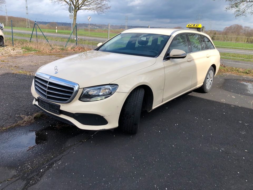 MERCEDES E-200 TAXI KM-390057 ORIGINAL in Bonn