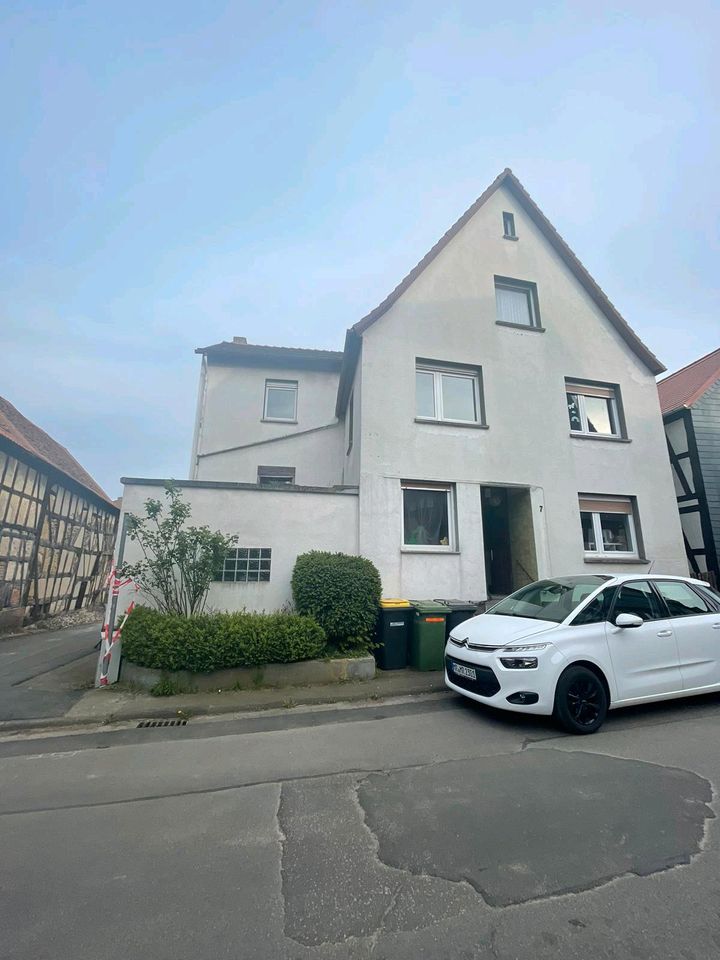Vor Verkauf Ankündigung renovierungsbedürftiges Haus in Amöneburg