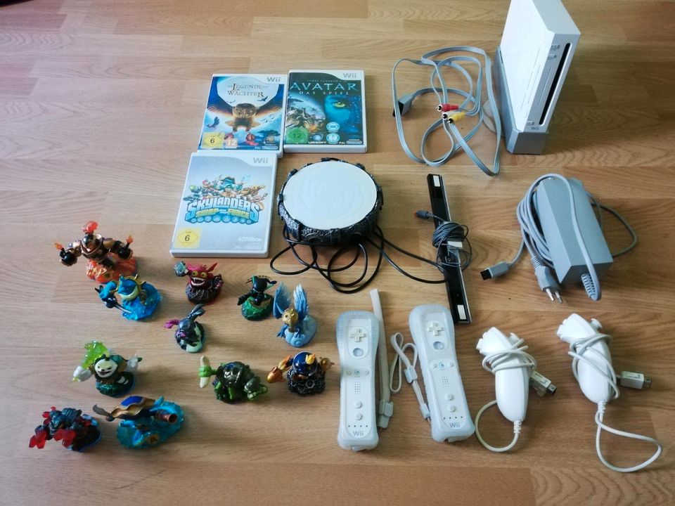 Wii mit Zubehör und Skylanders in Saarbrücken