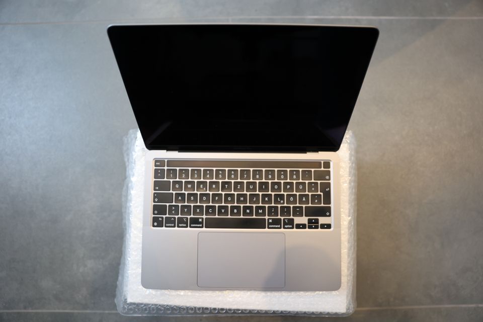 MacBook Pro 2020 M1 Chip - 256GB - 95% Akkukapazität in Euskirchen