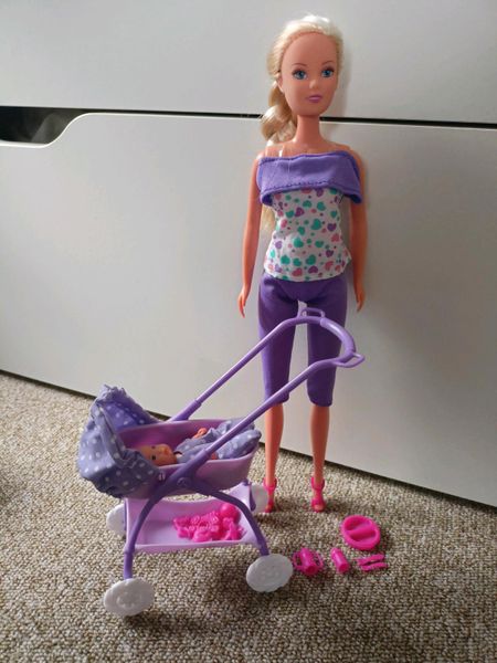 Steffi Love Barbie mit Kinderwagen und Baby+ Zubehör in Schleswig-Holstein  - Flensburg | Barbie Spielzeug gebraucht kaufen | eBay Kleinanzeigen ist  jetzt Kleinanzeigen